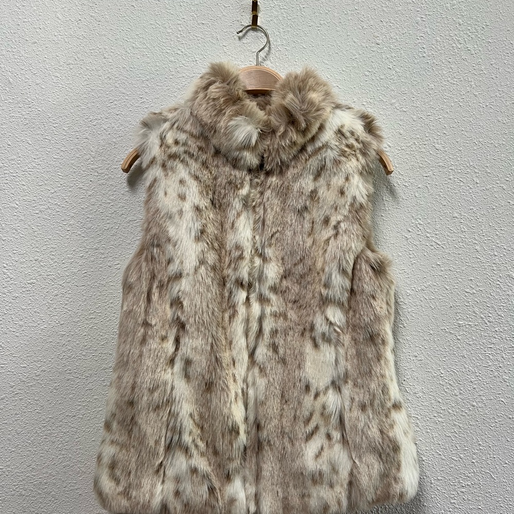 Chic Faux Fur Vest in Neutral Tones